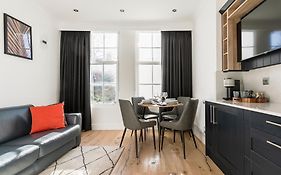 Modern Aptmt, 2 Stops To Central London, Smart Lock, Netflix