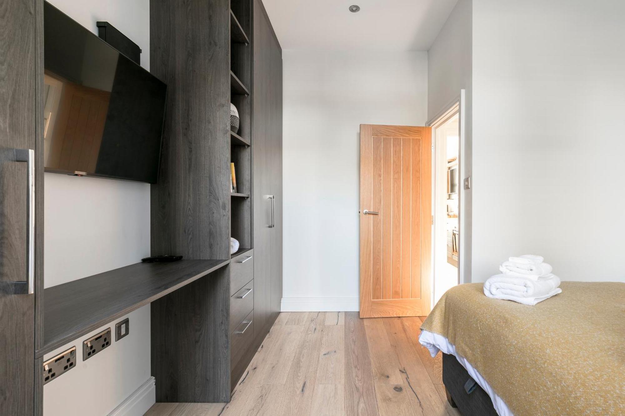 Modern Aptmt, 2 Stops To Central London, Smart Lock, Netflix Ealing Exterior photo